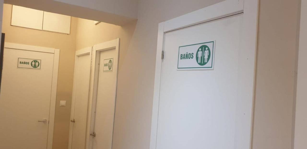 Traveller Host Hostel Madrid Exterior photo