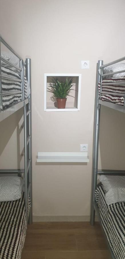 Traveller Host Hostel Madrid Exterior photo
